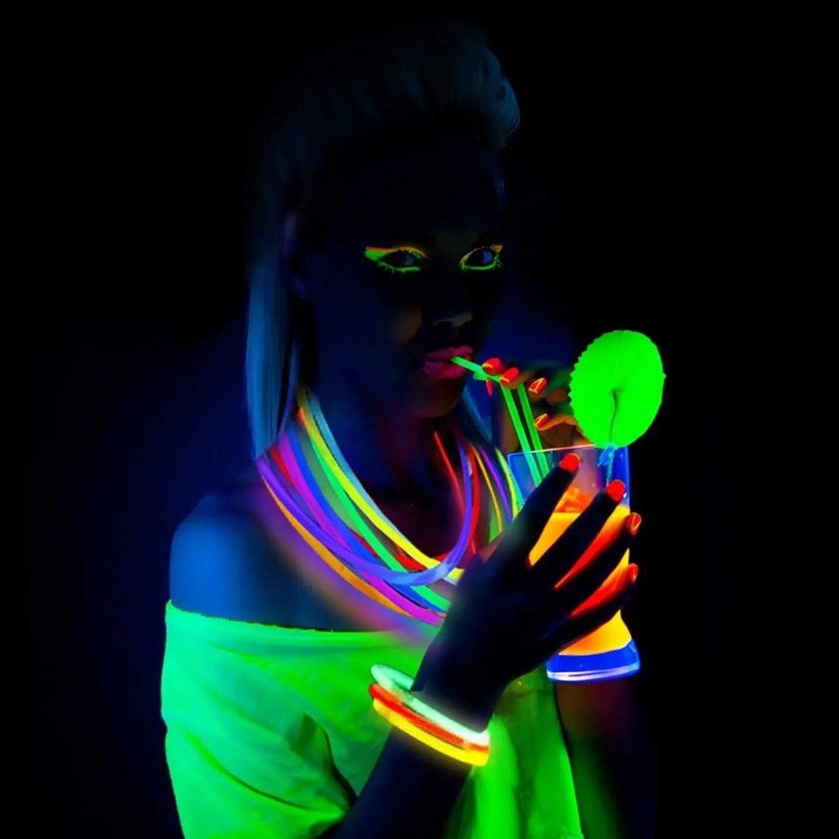 in The Dark Party receptor homestead stable vicinity pupil Supplies, 12 Hours Glow Party Pack 8 inch, Mardi Gras, Party Favors 200 Glow Sticks Bulk, Glow 