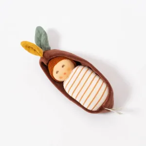 Nanchen - Oak baby in bark bed - stripes